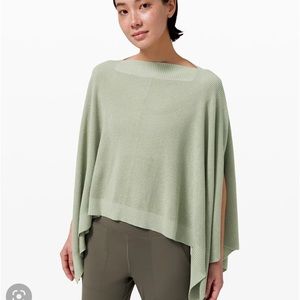 NWT Lululemon Forward Flow Poncho in Green Fern. One size.